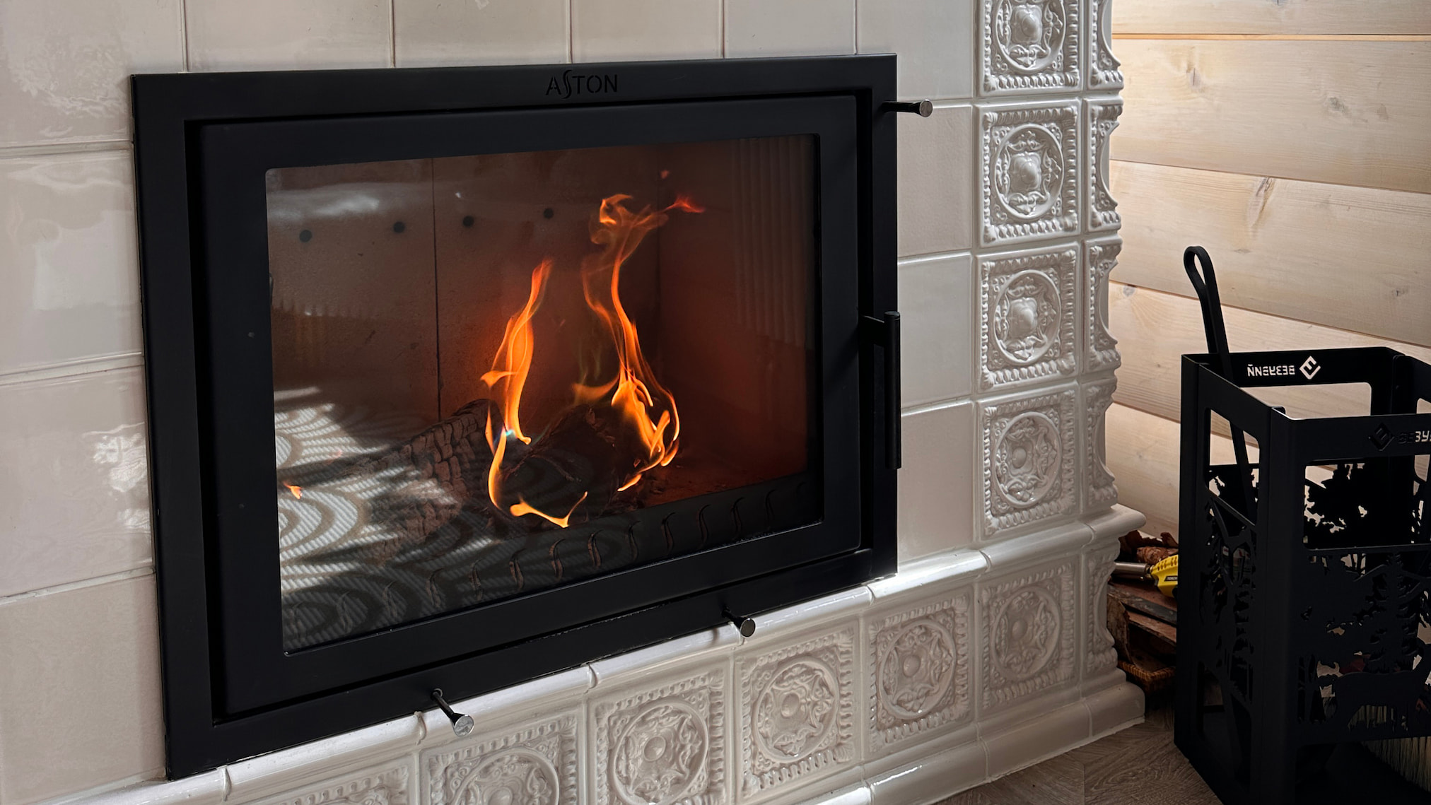 Каминная топка Астон 700 в интерьере